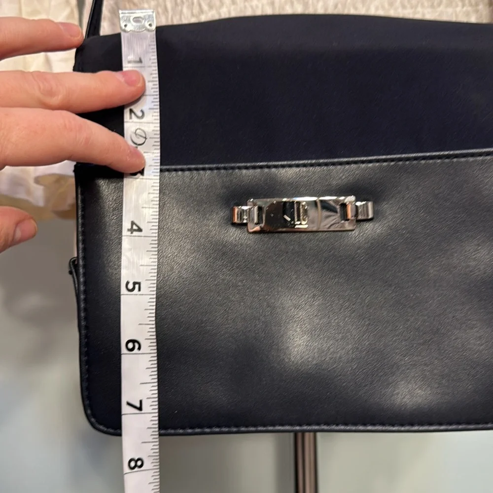 Liz Claiborne navy purse crossbody
